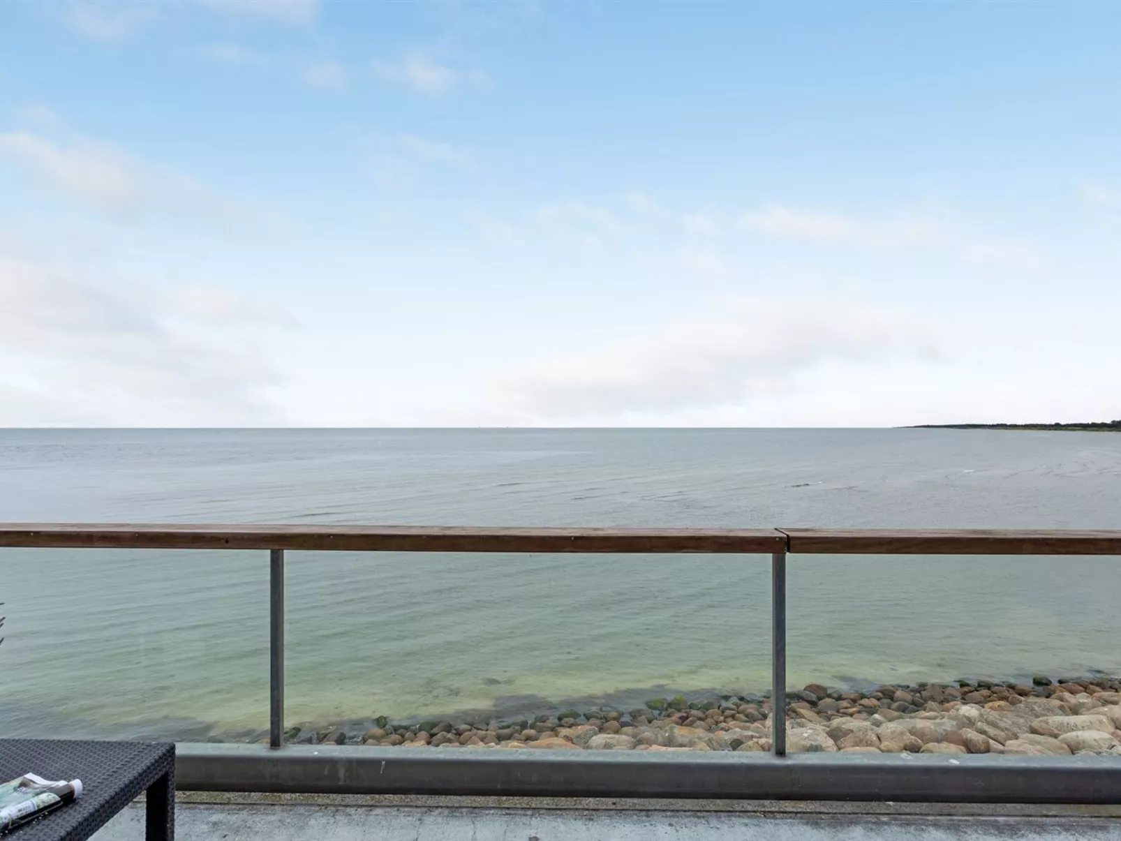 "Femme" - 15m from the sea-Buiten