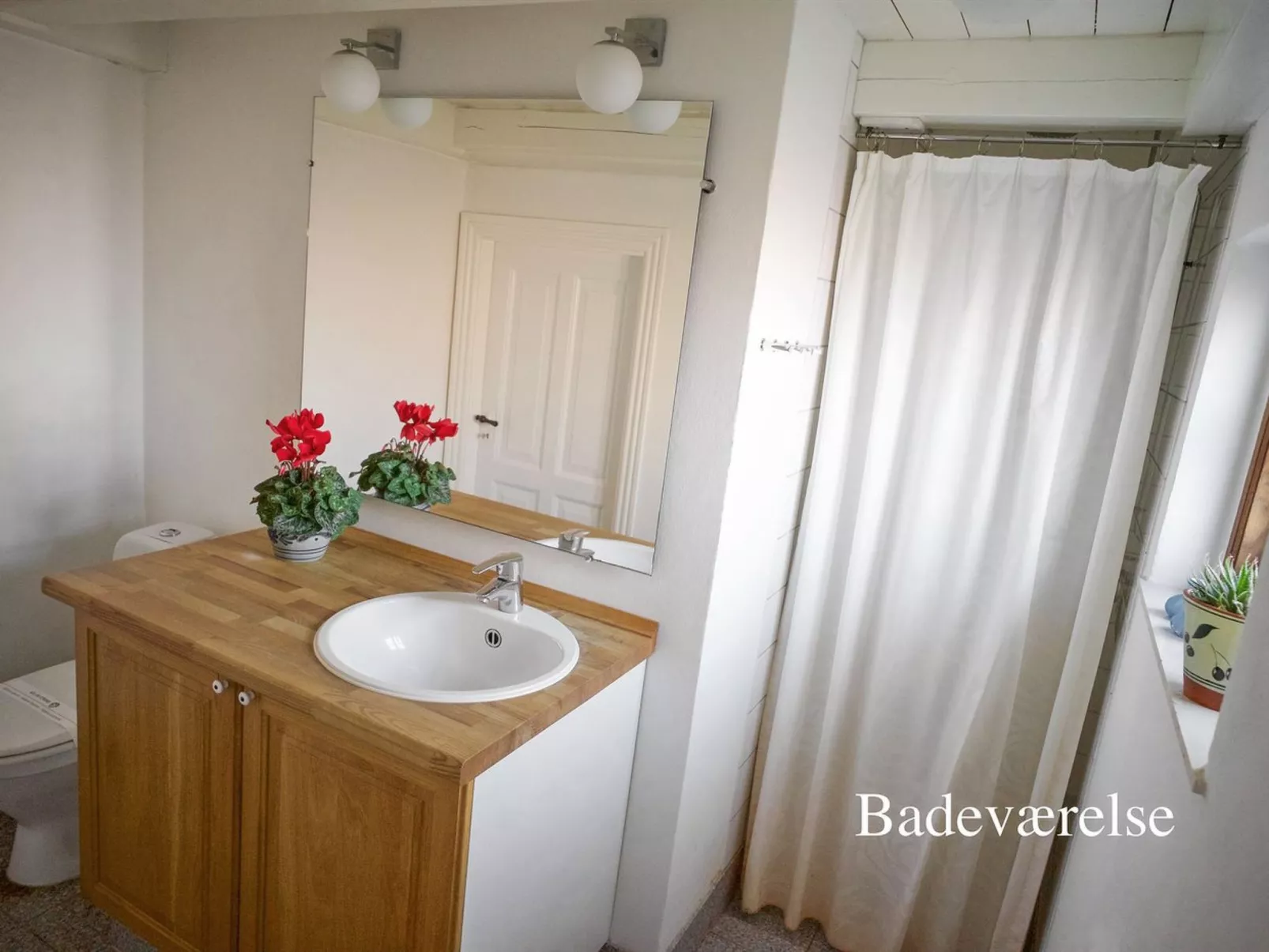 "Ingwald" - 50m from the sea-Binnen