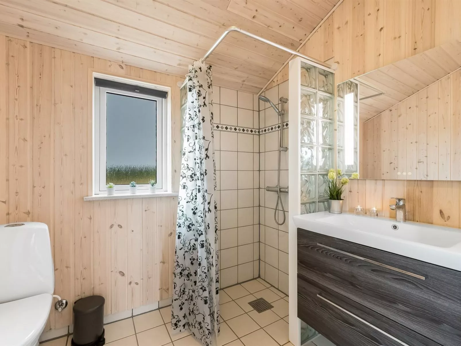 "Clement" - 500m to the fjord-Binnen