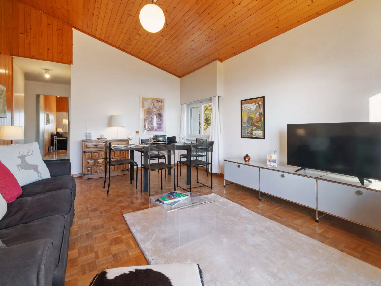 Belmont Est 80-Binnen