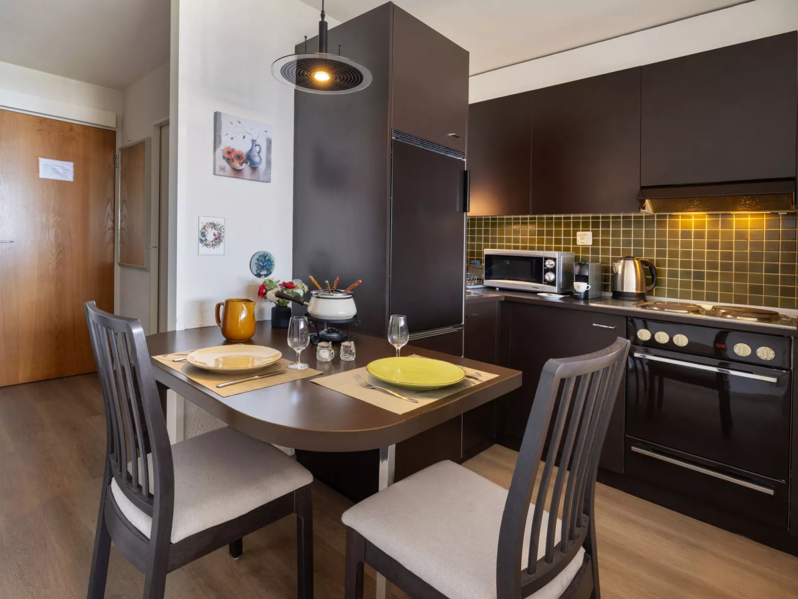 Jeanne D'Arc Apt. A-8-Binnen