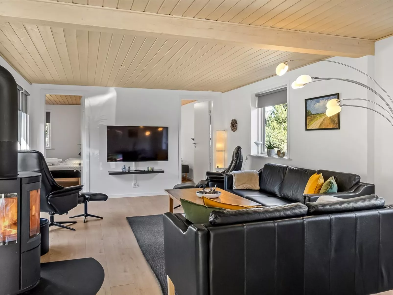 "Bjarka" - 2.9km from the sea-Binnen