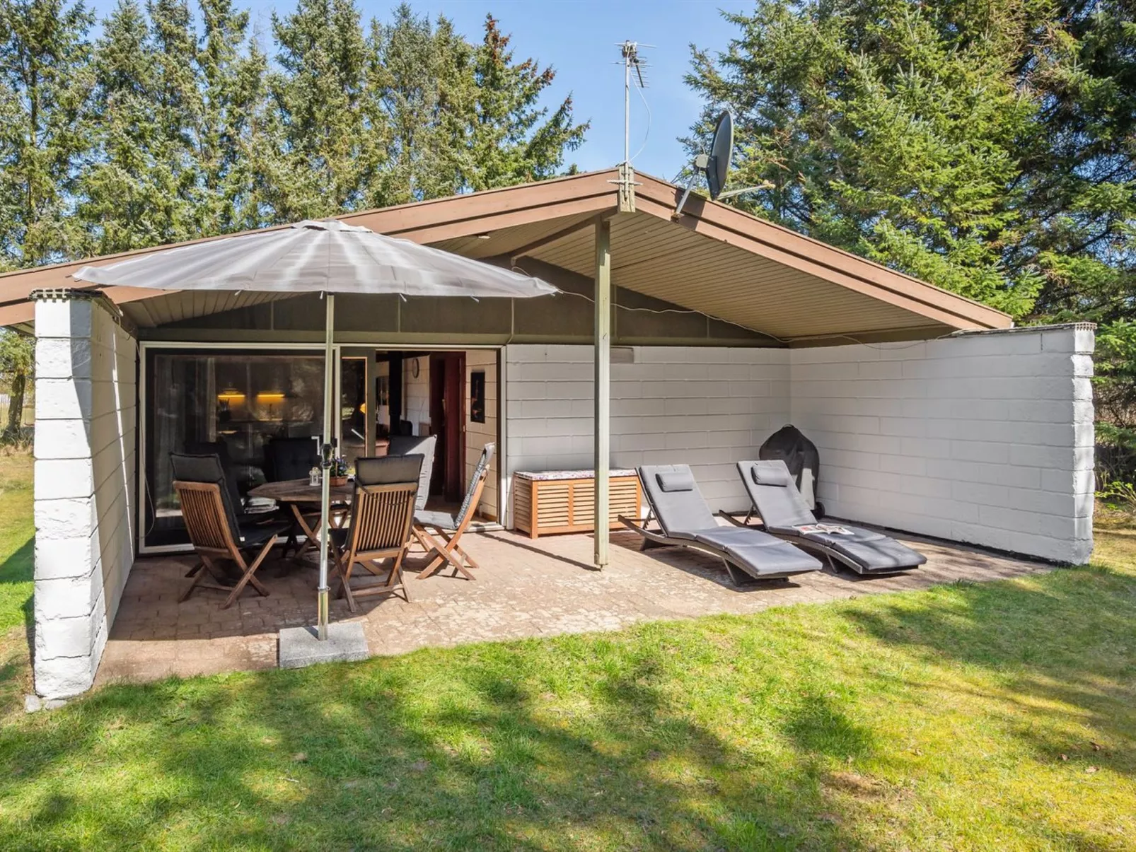 "Agna" - 700m to the fjord-Buiten