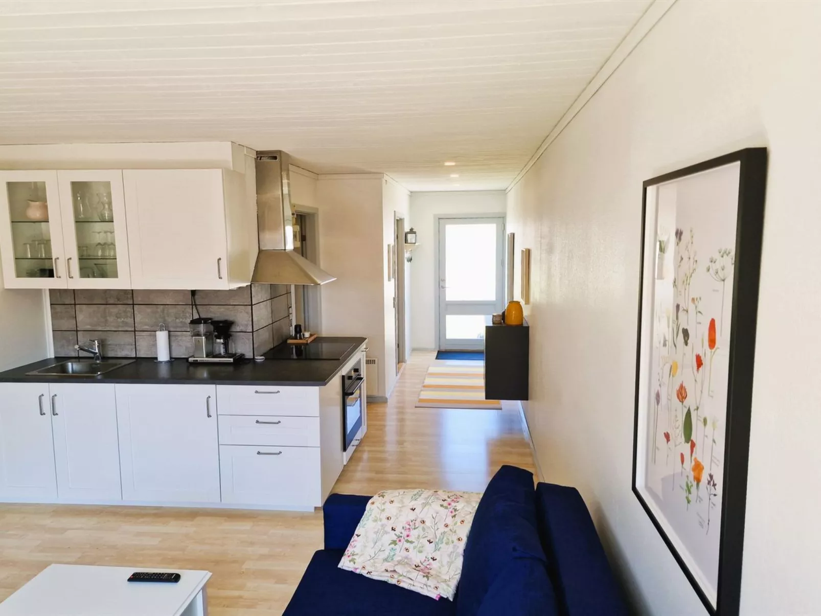 "Emira" - 50m from the sea-Binnen