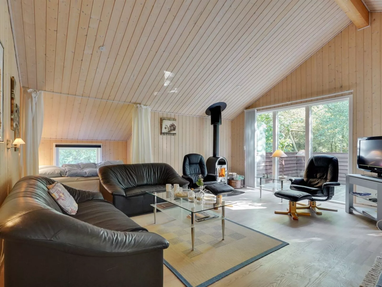 "Jussi" - 3.5km from the sea-Binnen