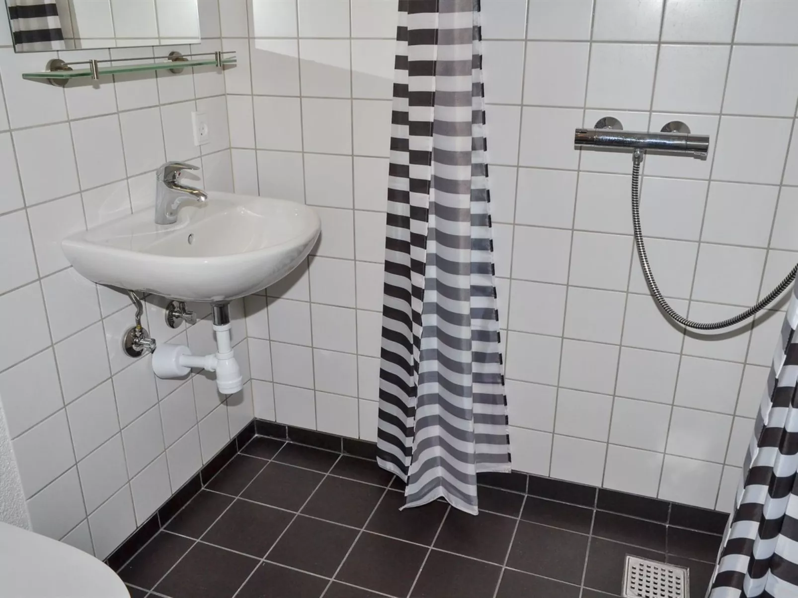 "Annicka" - 5km from the sea-Binnen