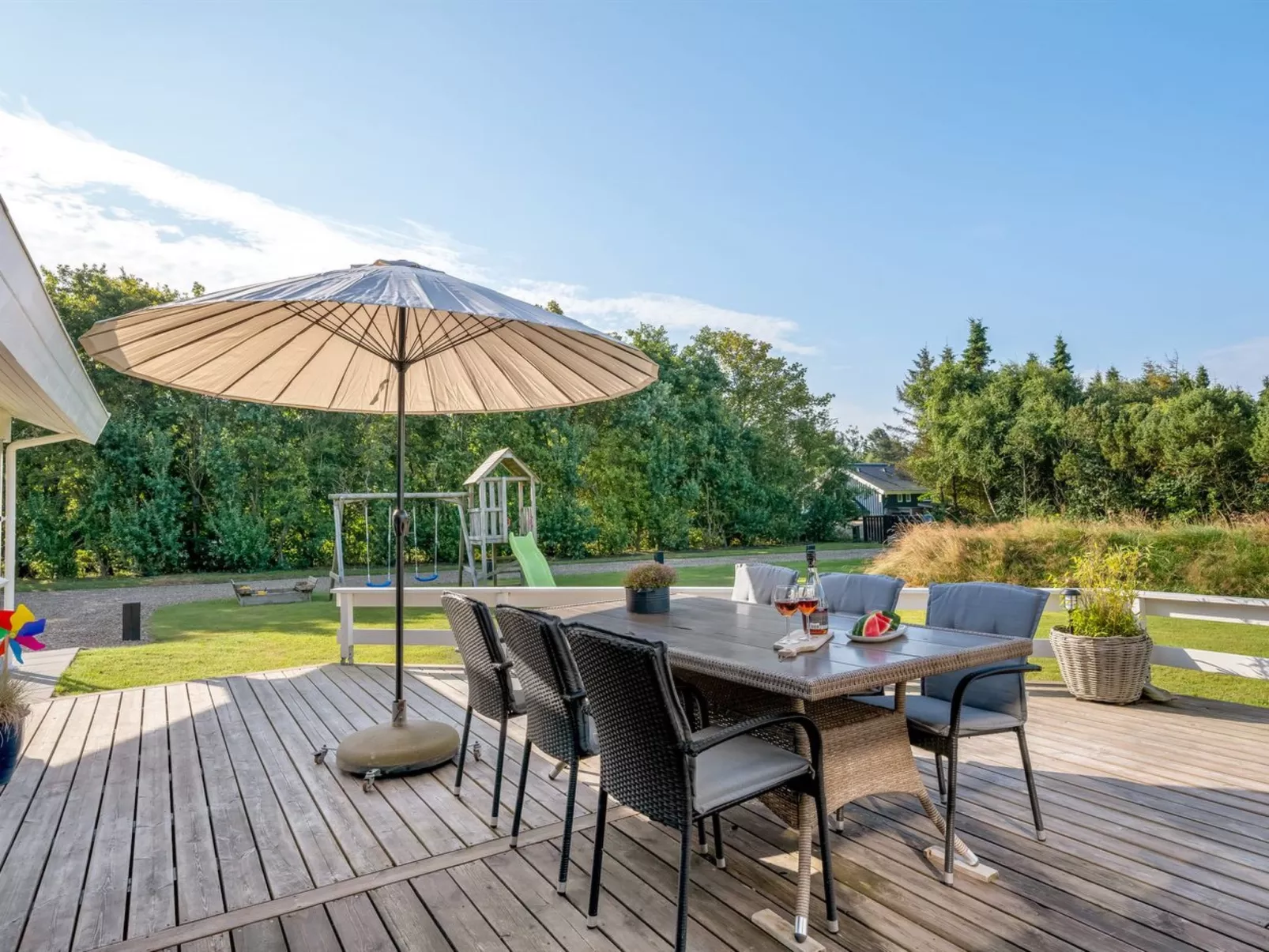 "Sviðandi" - 1.5km from the sea-Buiten