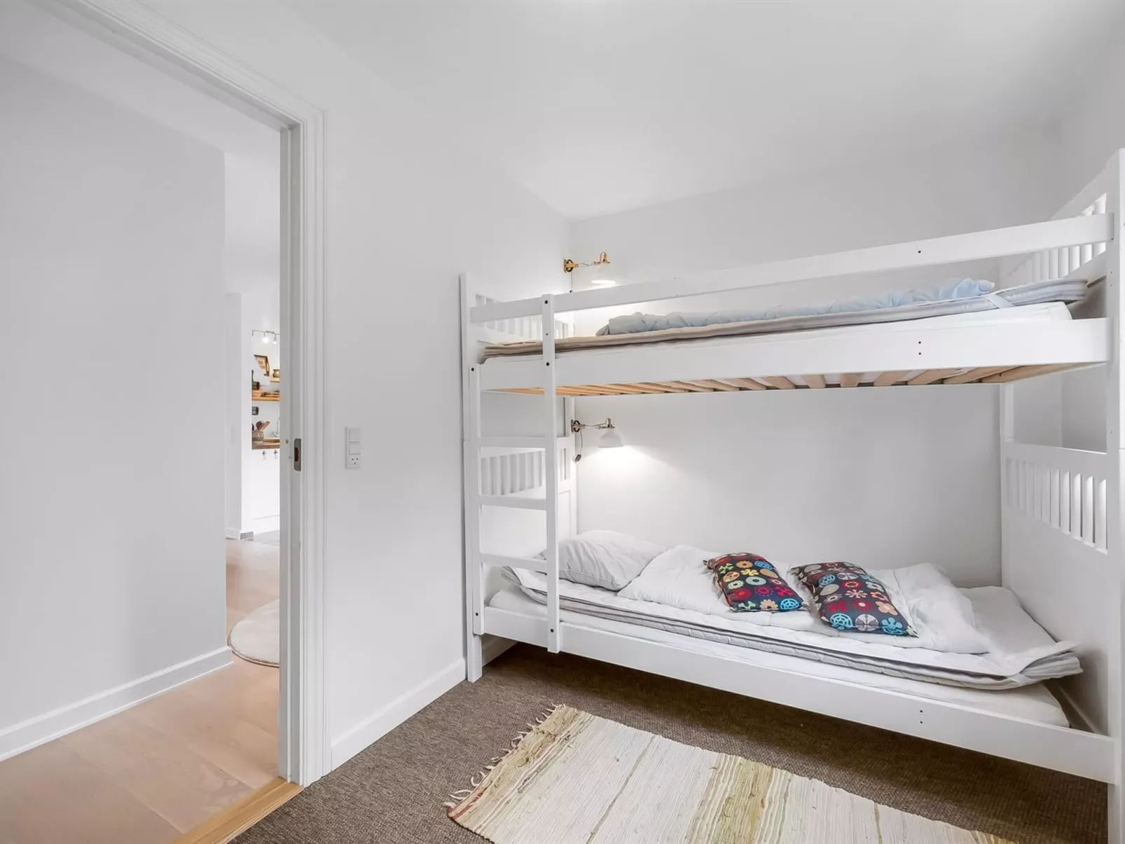 "Mandana" - 10km to the fjord-Binnen