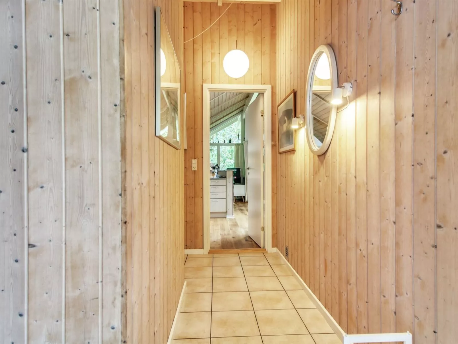 "Ellica" - 50km from the sea-Binnen