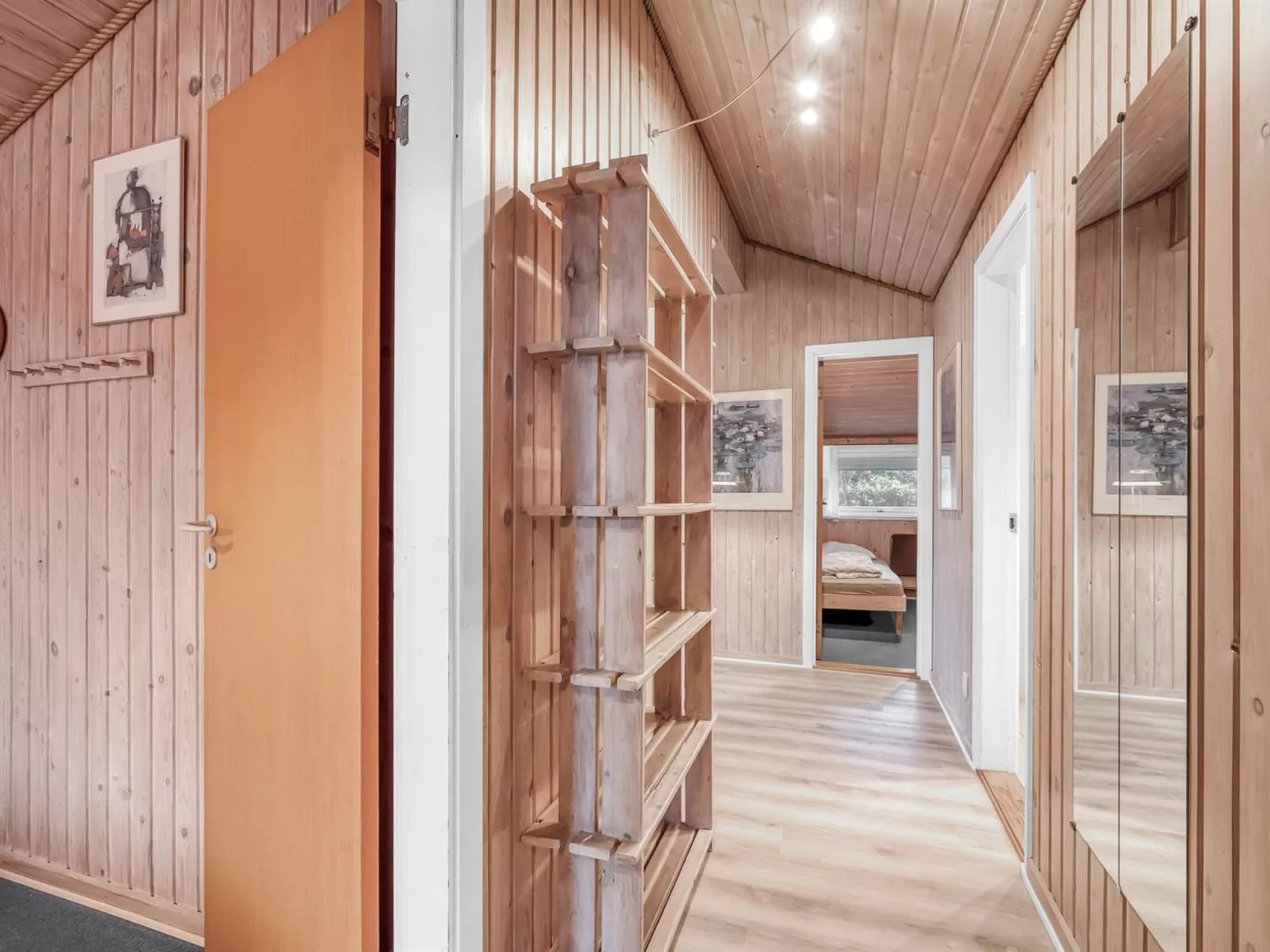 "Unni" -  from the sea-Binnen