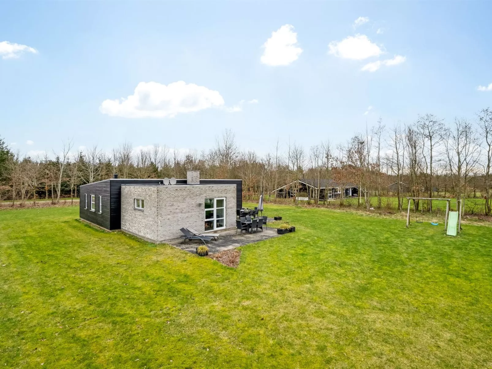 "Jarven" - 500m to the fjord-Buiten