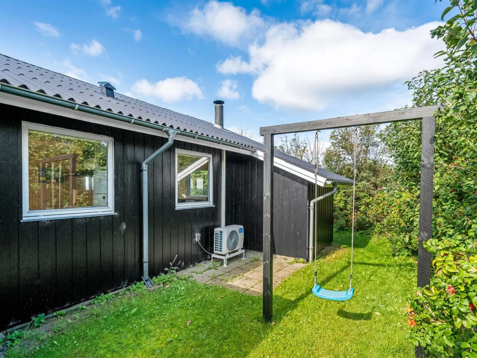 "Brenda" - 300m to the fjord-Buiten