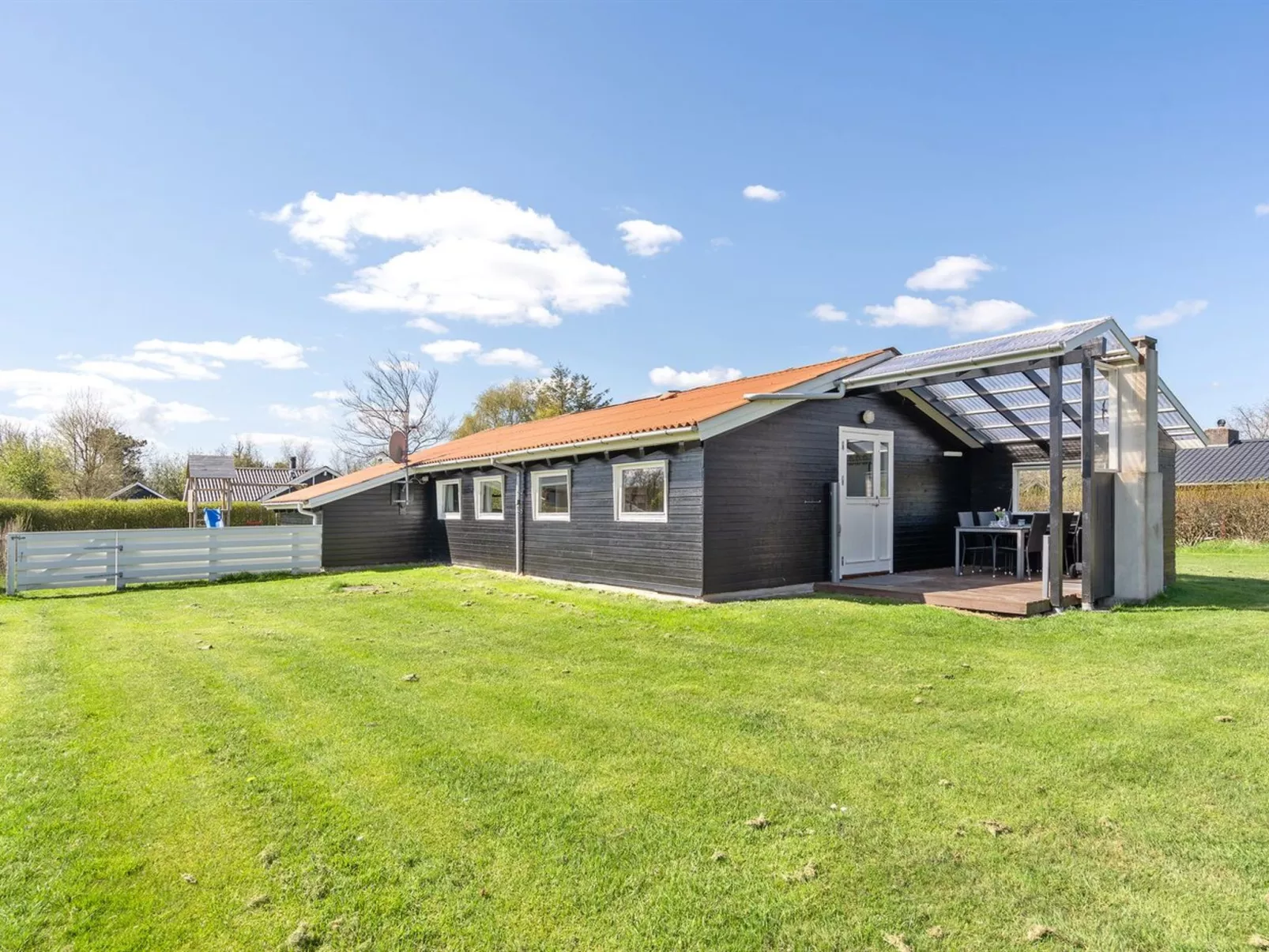 "Miikka" - 800m to the fjord-Buiten