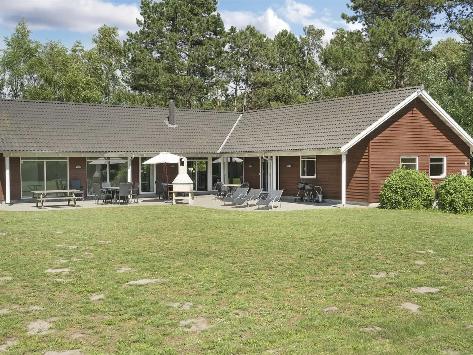 "Hughe" - 300m from the sea-Buiten