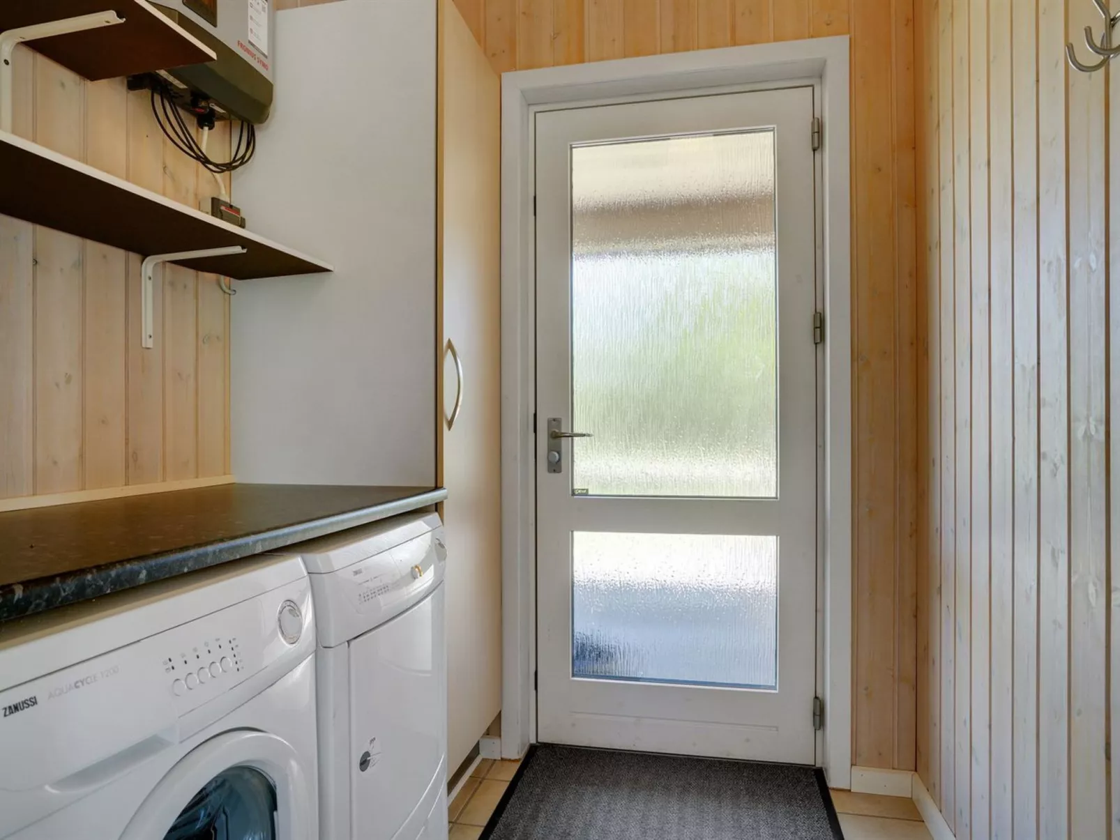 "Ebbi" - 36km from the sea-Binnen