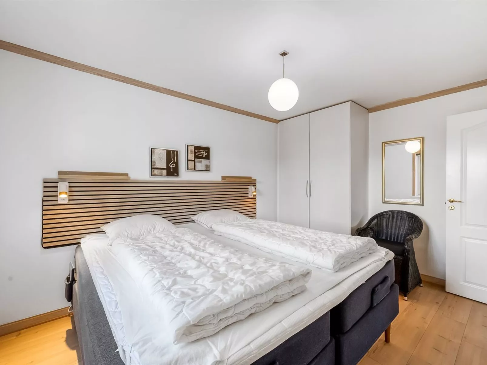 "Adelia" - 850m to the fjord-Binnen