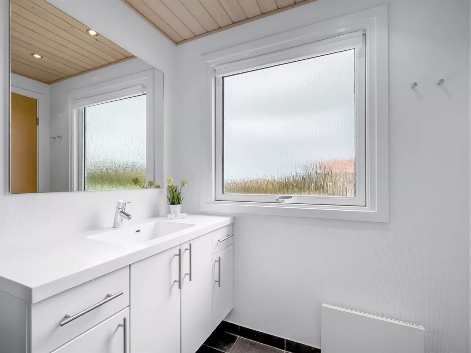 "Tanea" - 700m to the fjord-Binnen