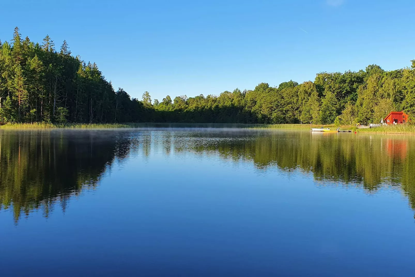 Huisje met hottub in Rejmyre-Waterzicht