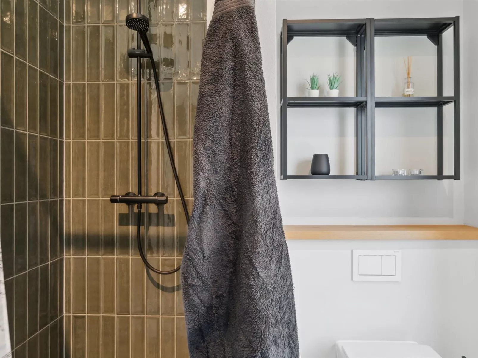 "Edina" - 350m from the sea-Binnen