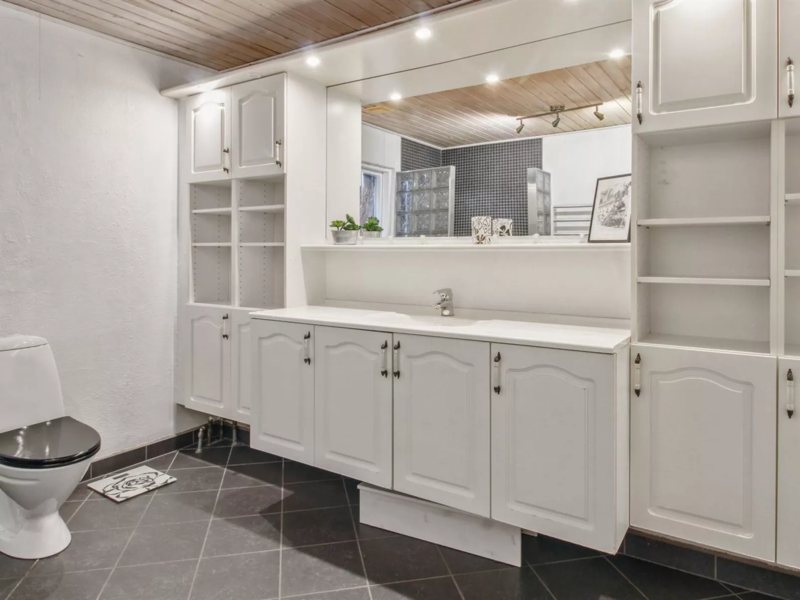 "Aku" - 24km from the sea-Binnen