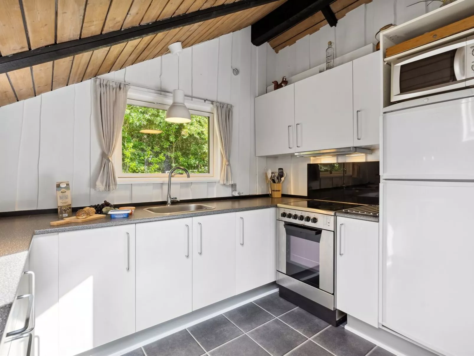 "Anselma" - 30km from the sea-Binnen