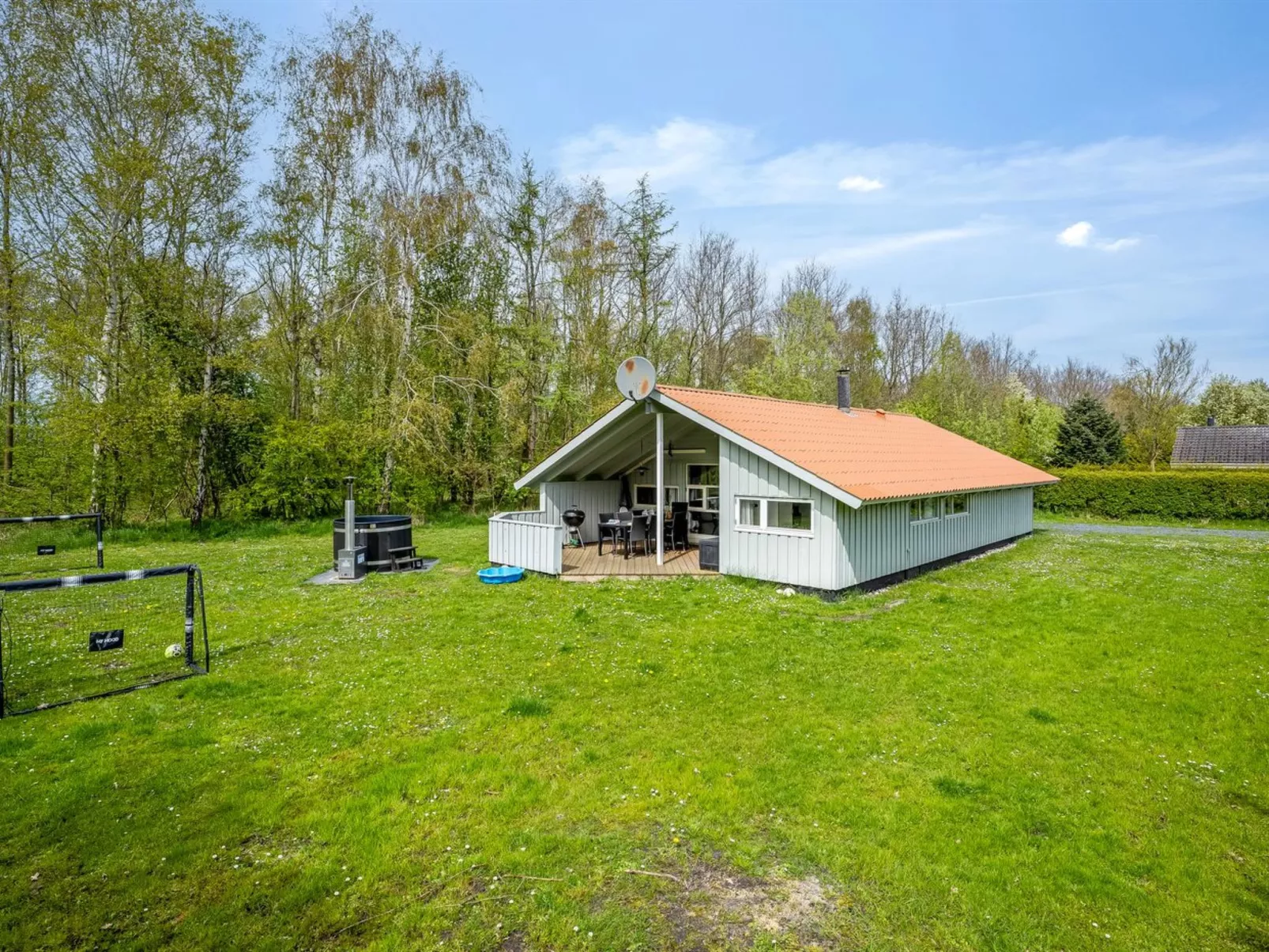 "Bjart" - 1.5km from the sea-Buiten