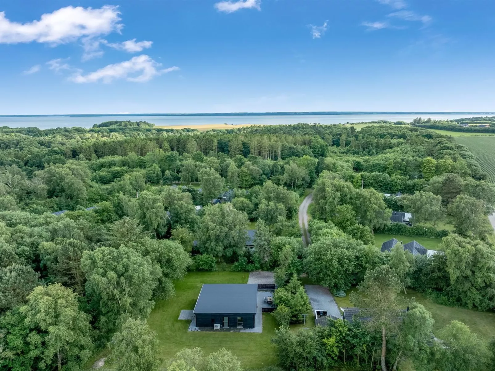 "Scalli" - 1.5km to the fjord-Buiten