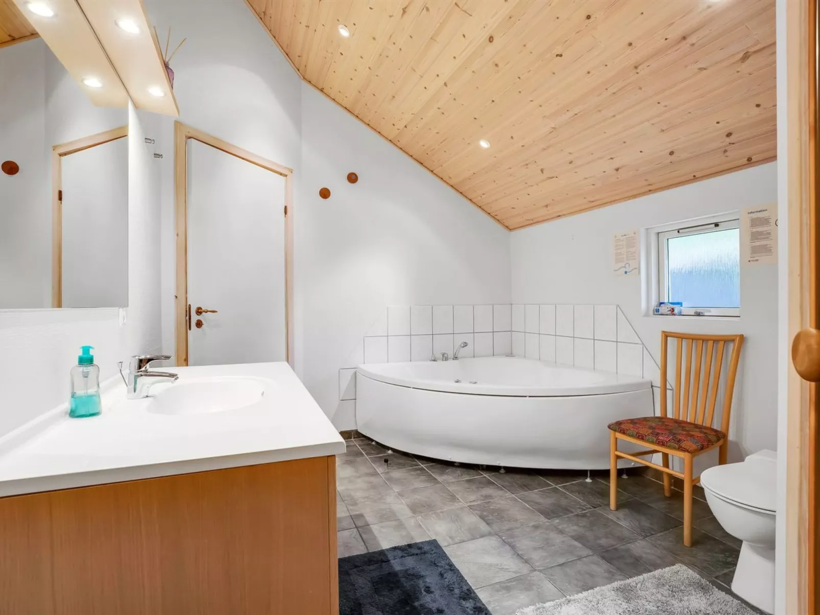 "Silke" - 600m from the sea-Binnen