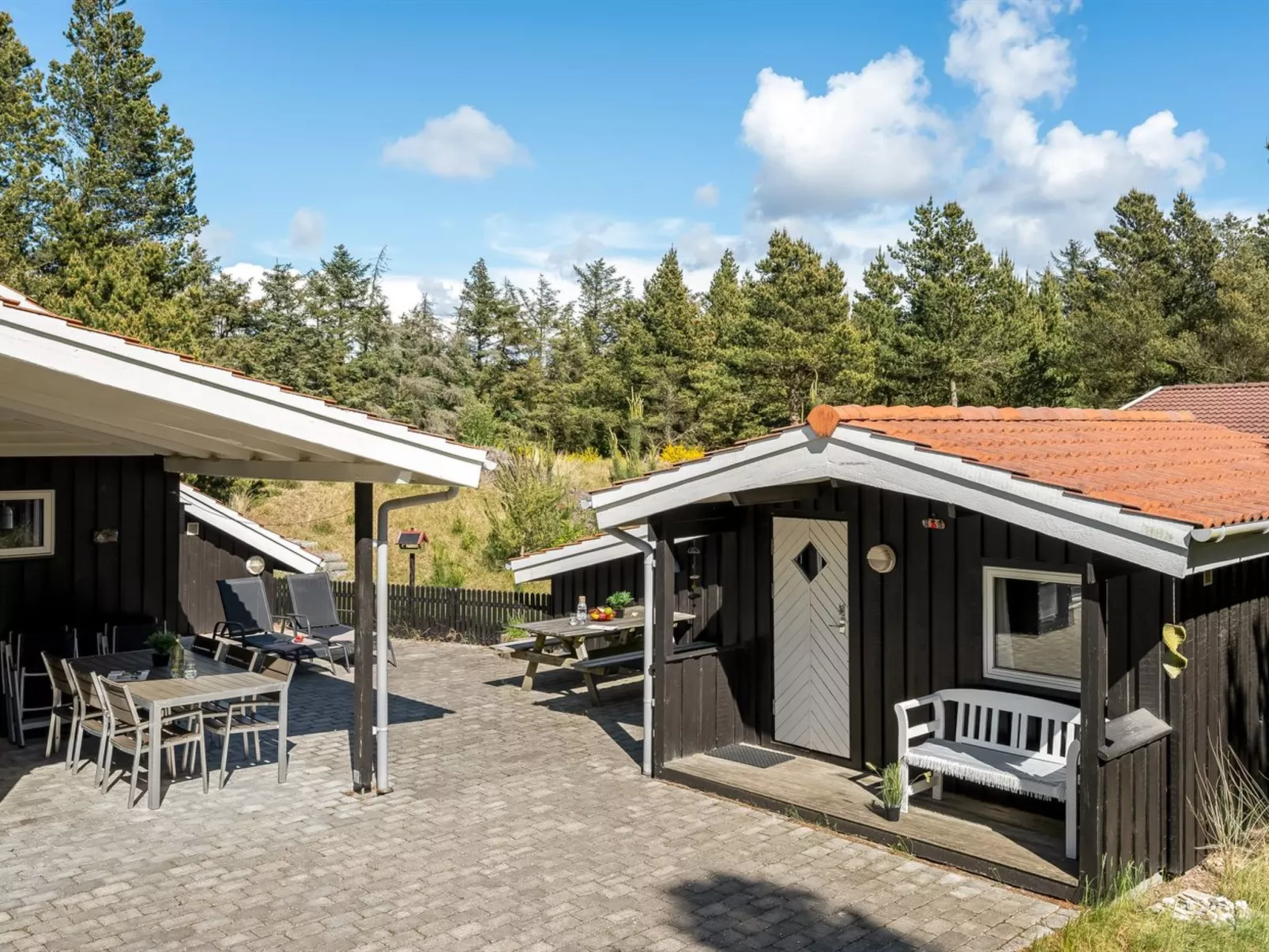 "Augustine" - 1.6km from the sea-Buiten