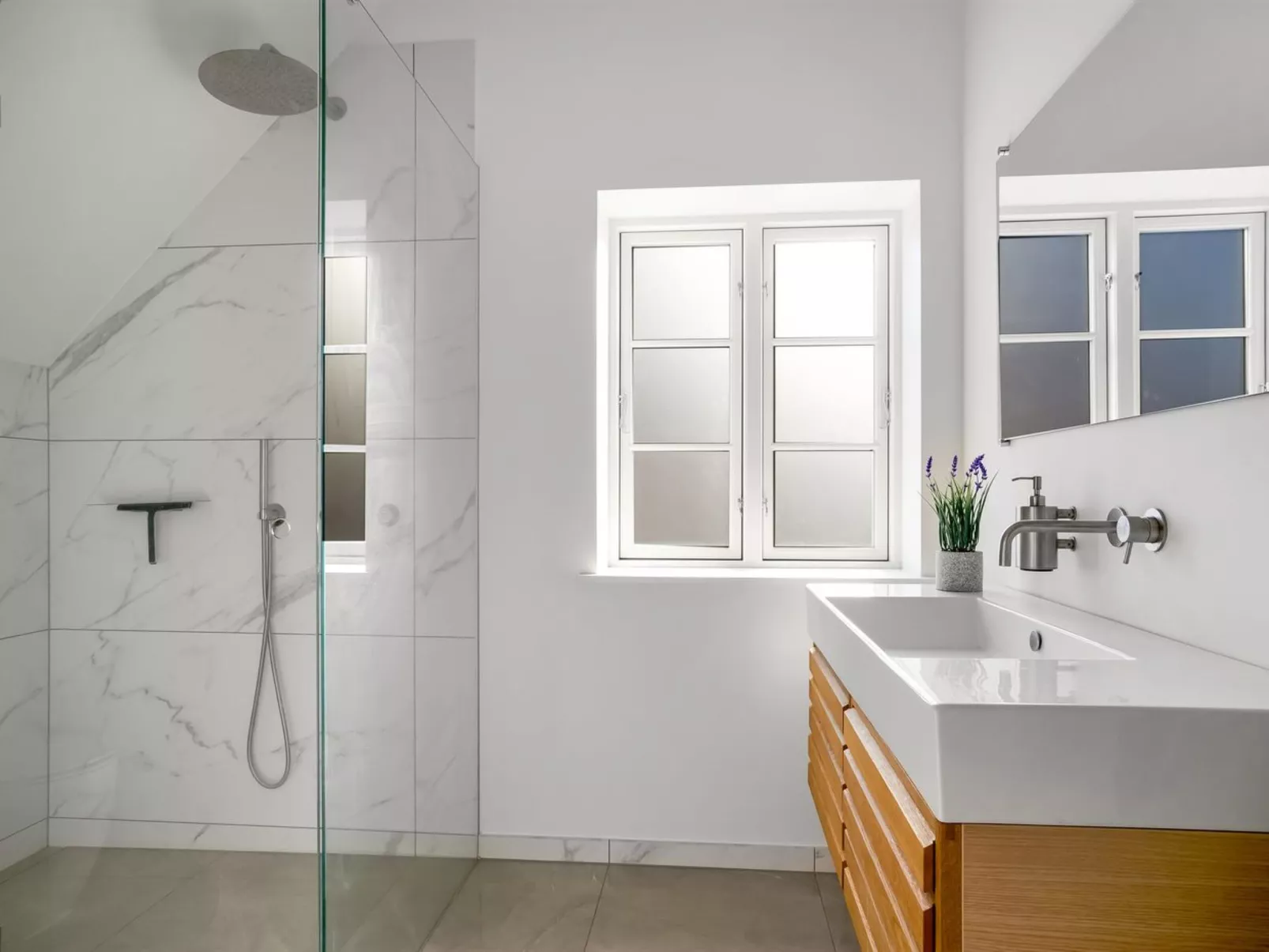 "Gerd" - 400m from the sea - Binnen