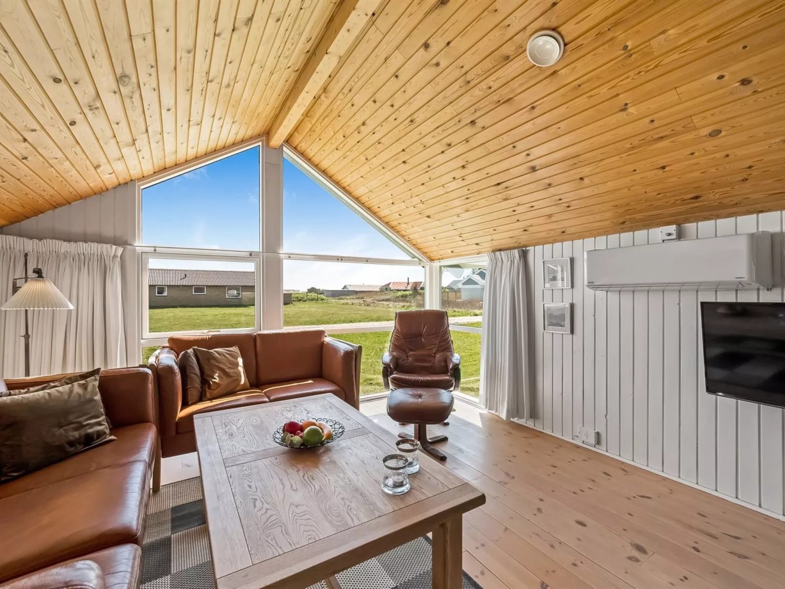 "Emppu" - 250m from the sea-Binnen