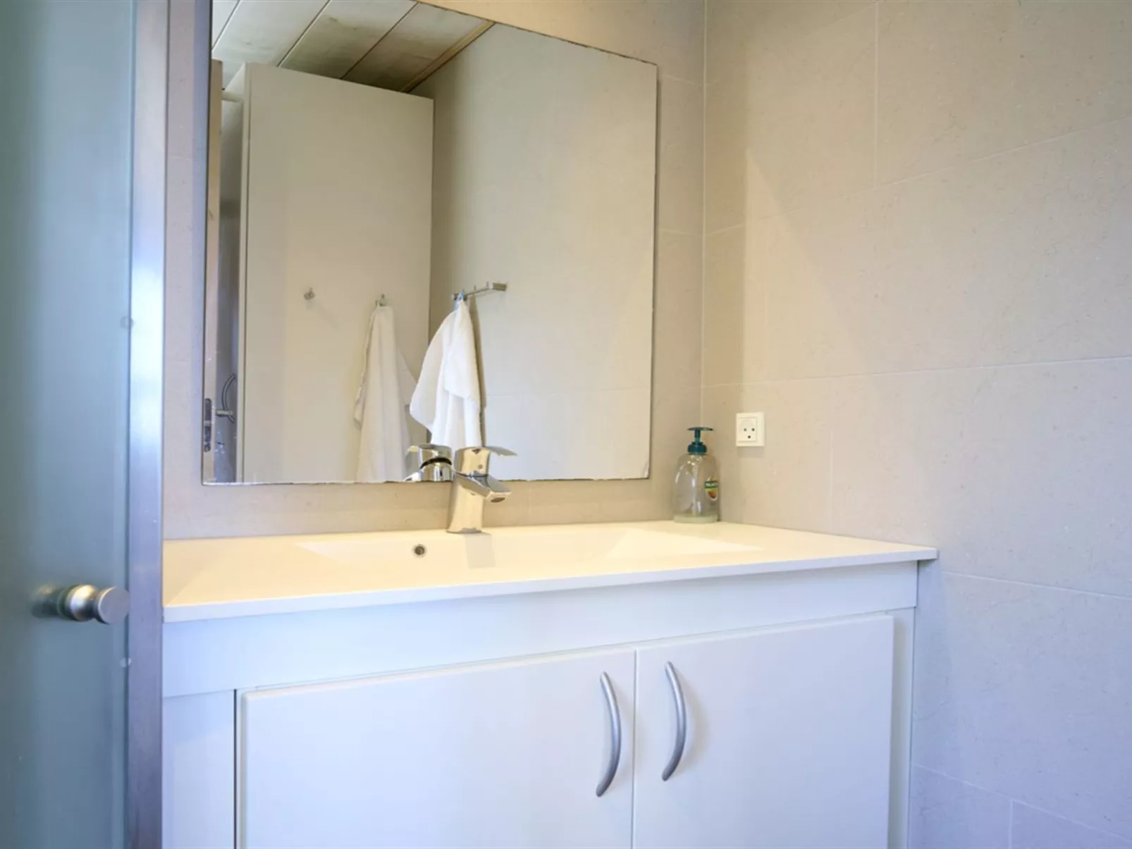 "Olina" - 10m from the sea-Binnen