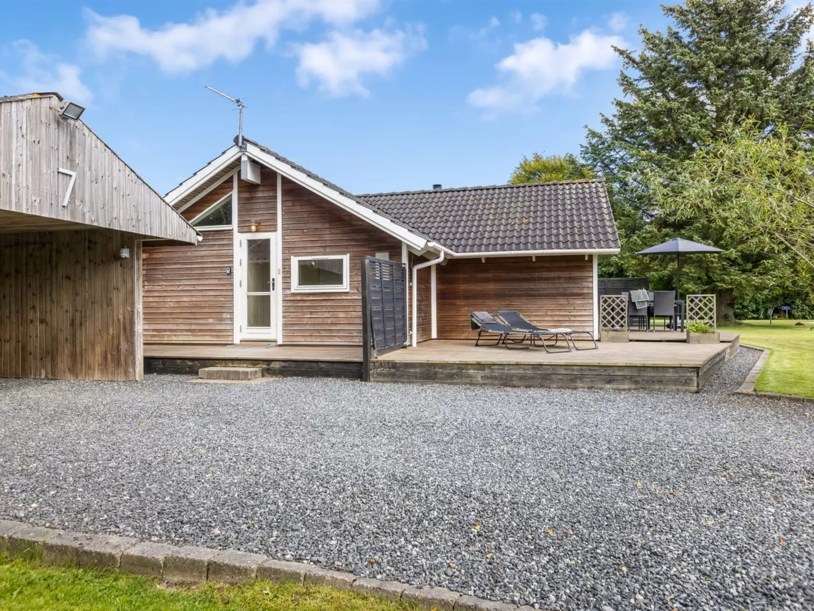 "Sylwia" - 250m to the fjord-Buiten