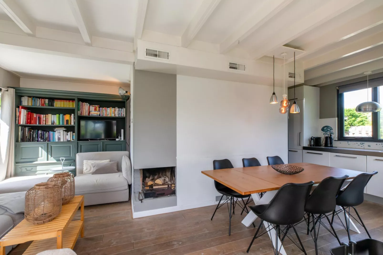 Strandhuis Schoneveld-Eetkamer