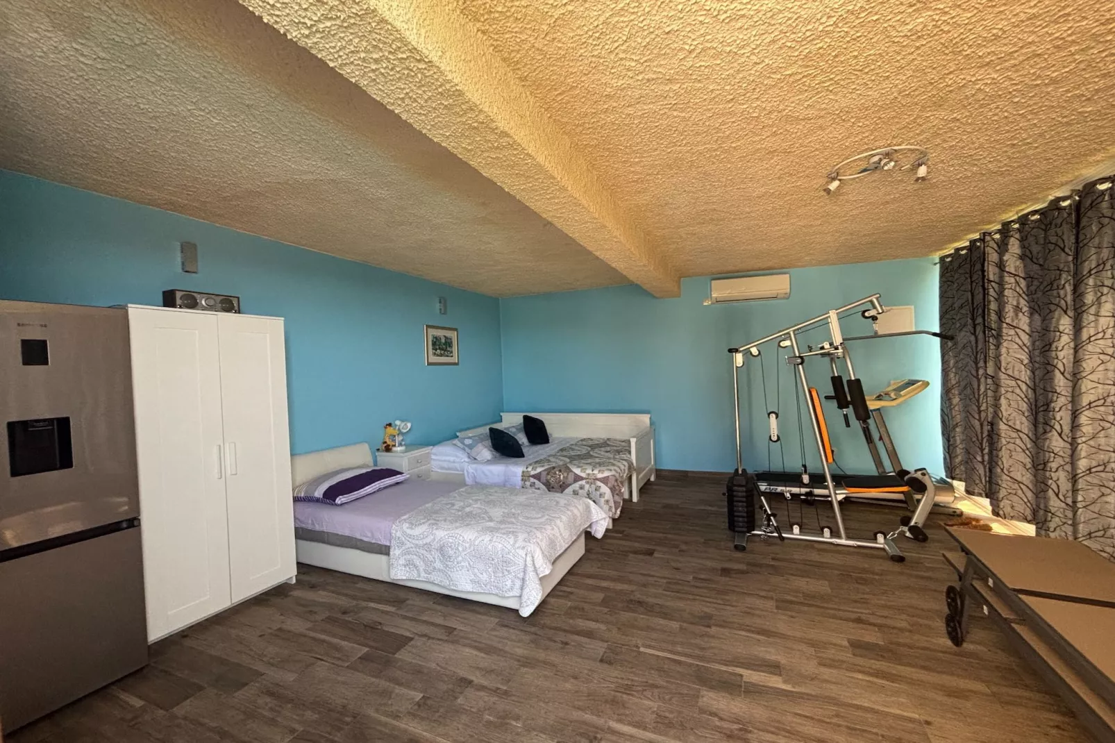 Villa Falcon Rook - Four-Bedroom Villa with Terrace and Swimming Pool-Slaapkamer