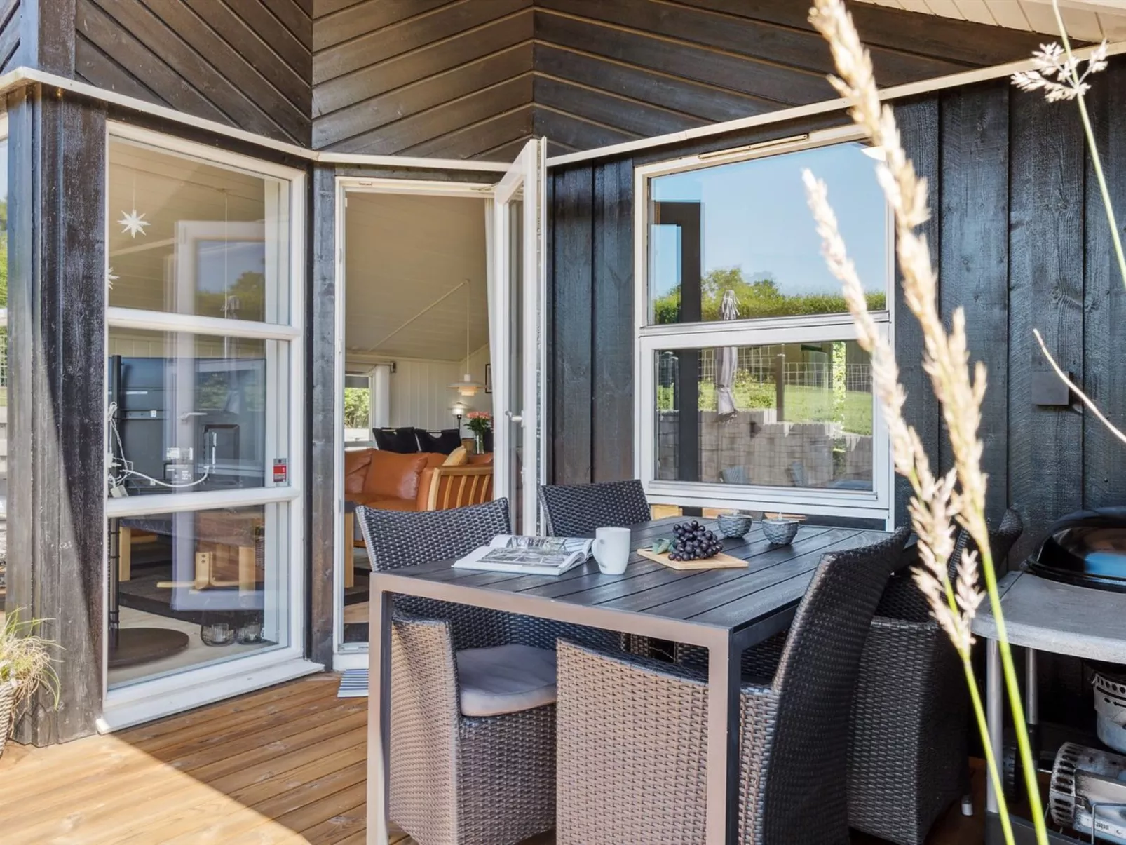 "Enida" - 350m to the fjord-Buiten