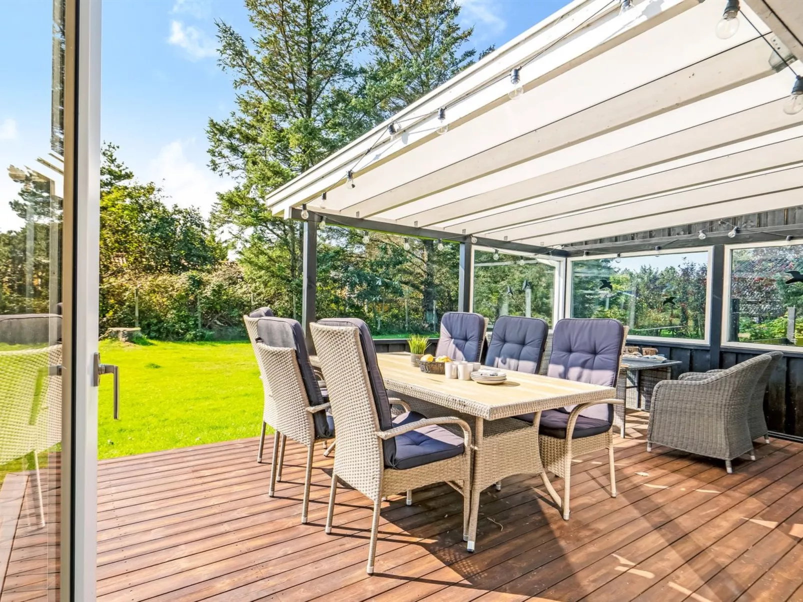 "Rajna" - 500m to the fjord-Buiten