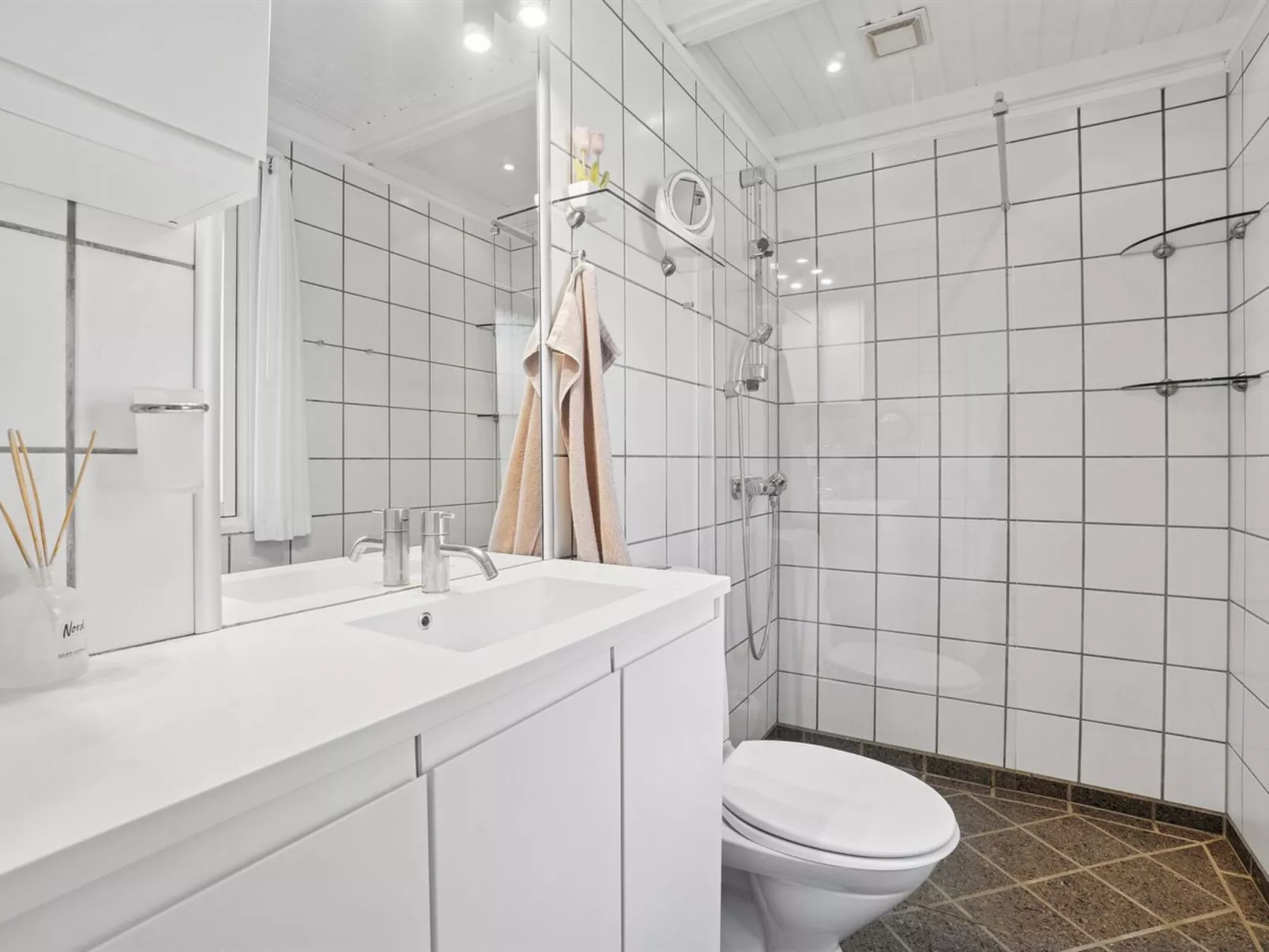 "Caren" - 75m from the sea-Binnen