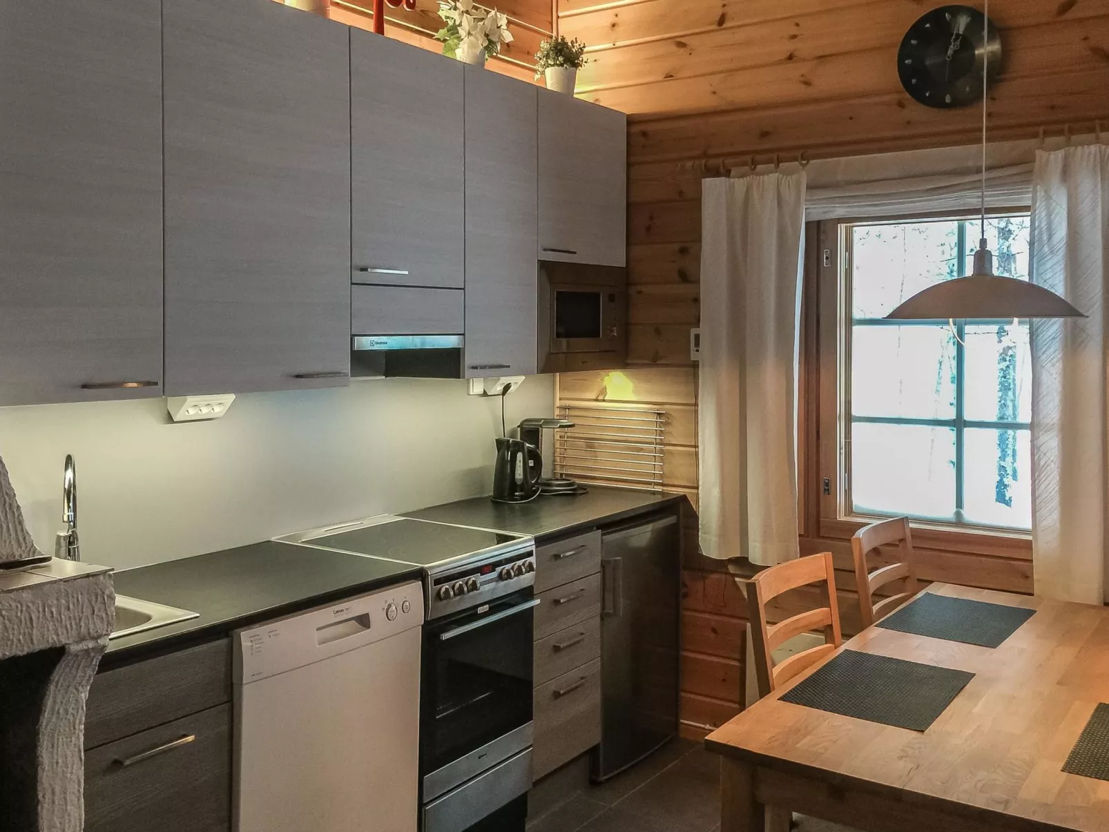 Lomaylläs b26 /palovaarankaarre 8 a-Binnen