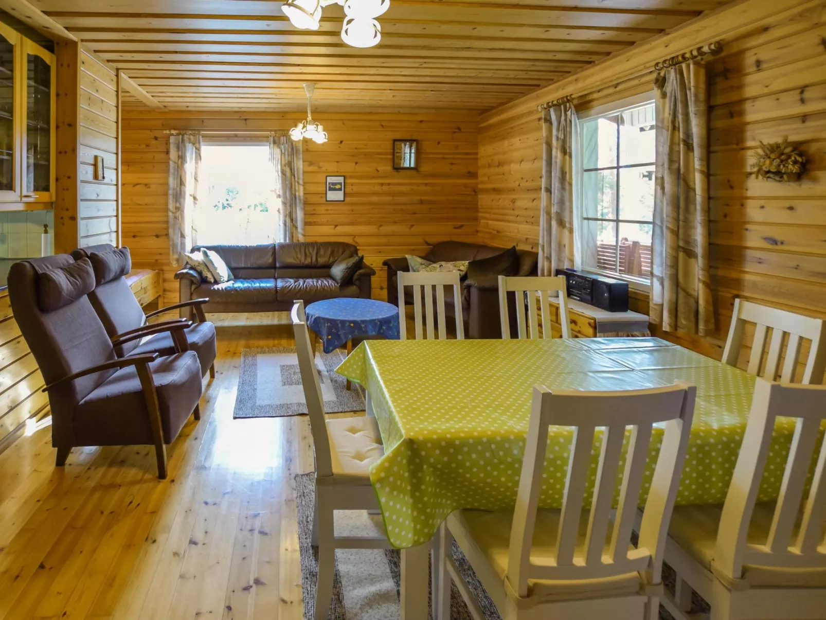 Sieralahden lomakylä, mökki 2-Binnen