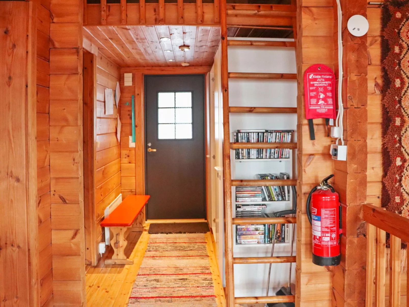 Alppitalo mökki-Binnen