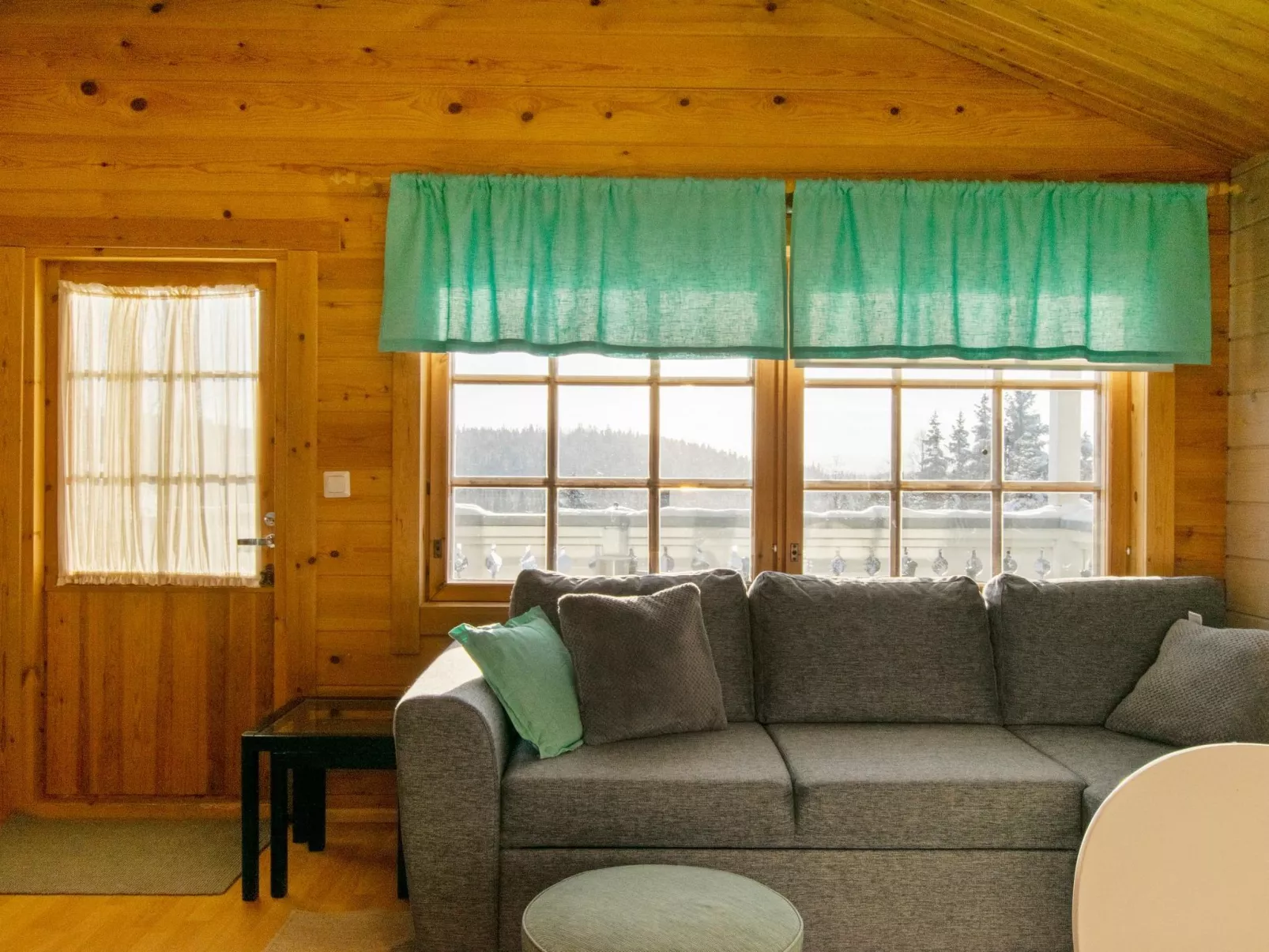 Gasthalla a paritalo-Binnen