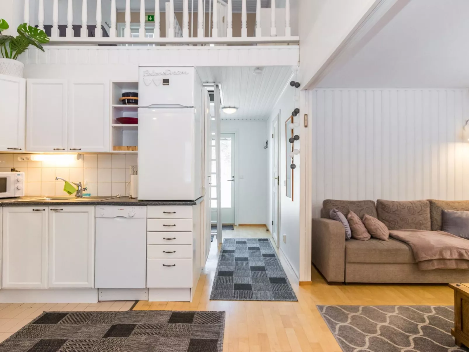 Hallantytär b4 paritalo-Binnen