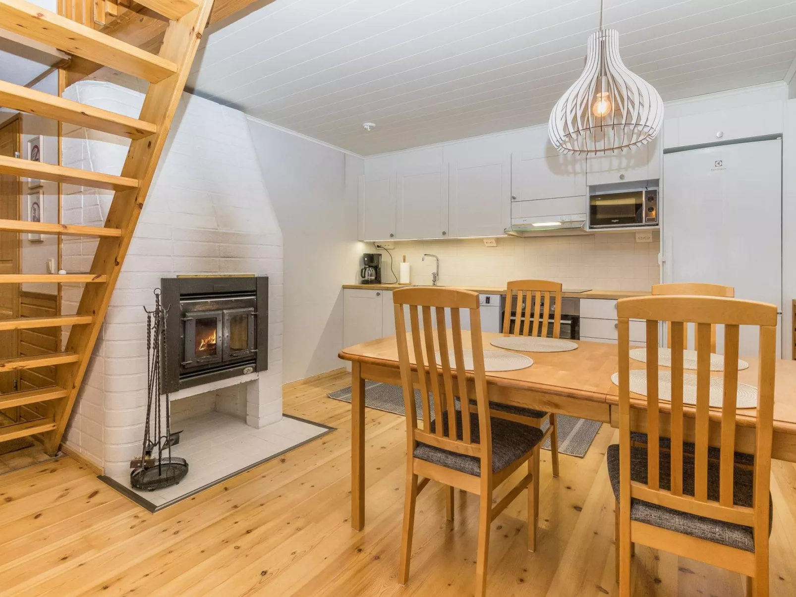 Teerenpesue f 46-Binnen