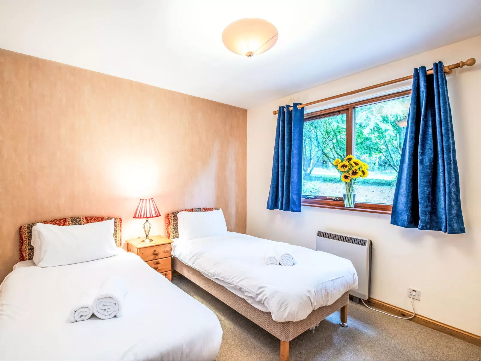 Farmburn Bothy-Binnen