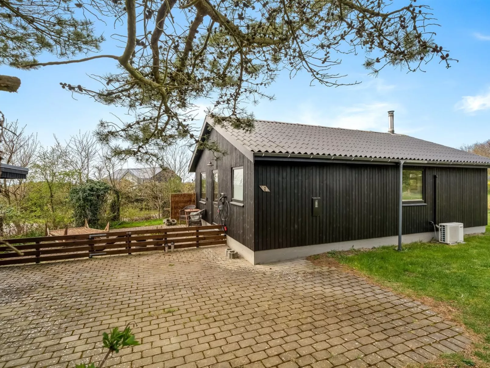 "Lenya" - 300m to the fjord-Buiten