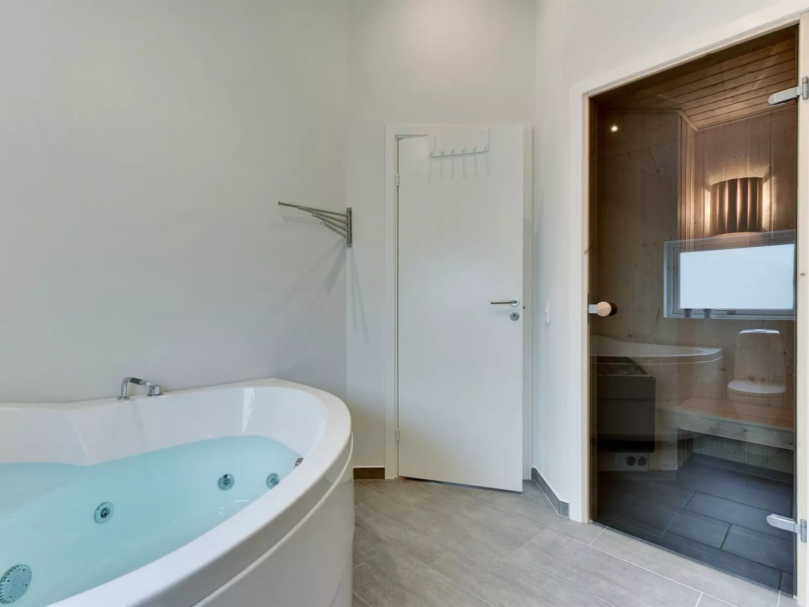 "Hwithoveth" - 1.4km from the sea-Binnen