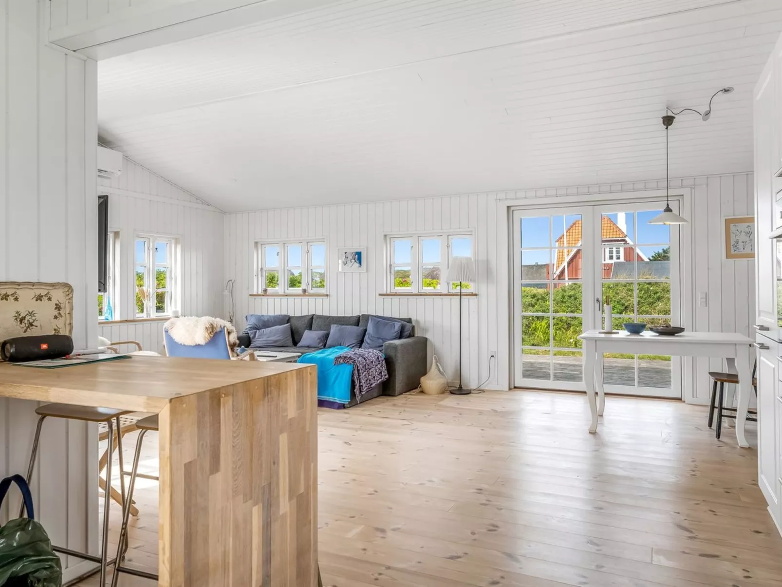 "Thine" - 250m from the sea-Binnen