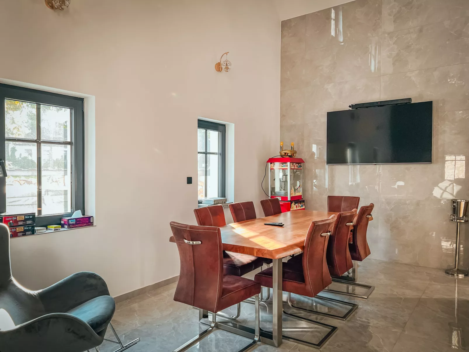 Party & Friends Villa-Binnen