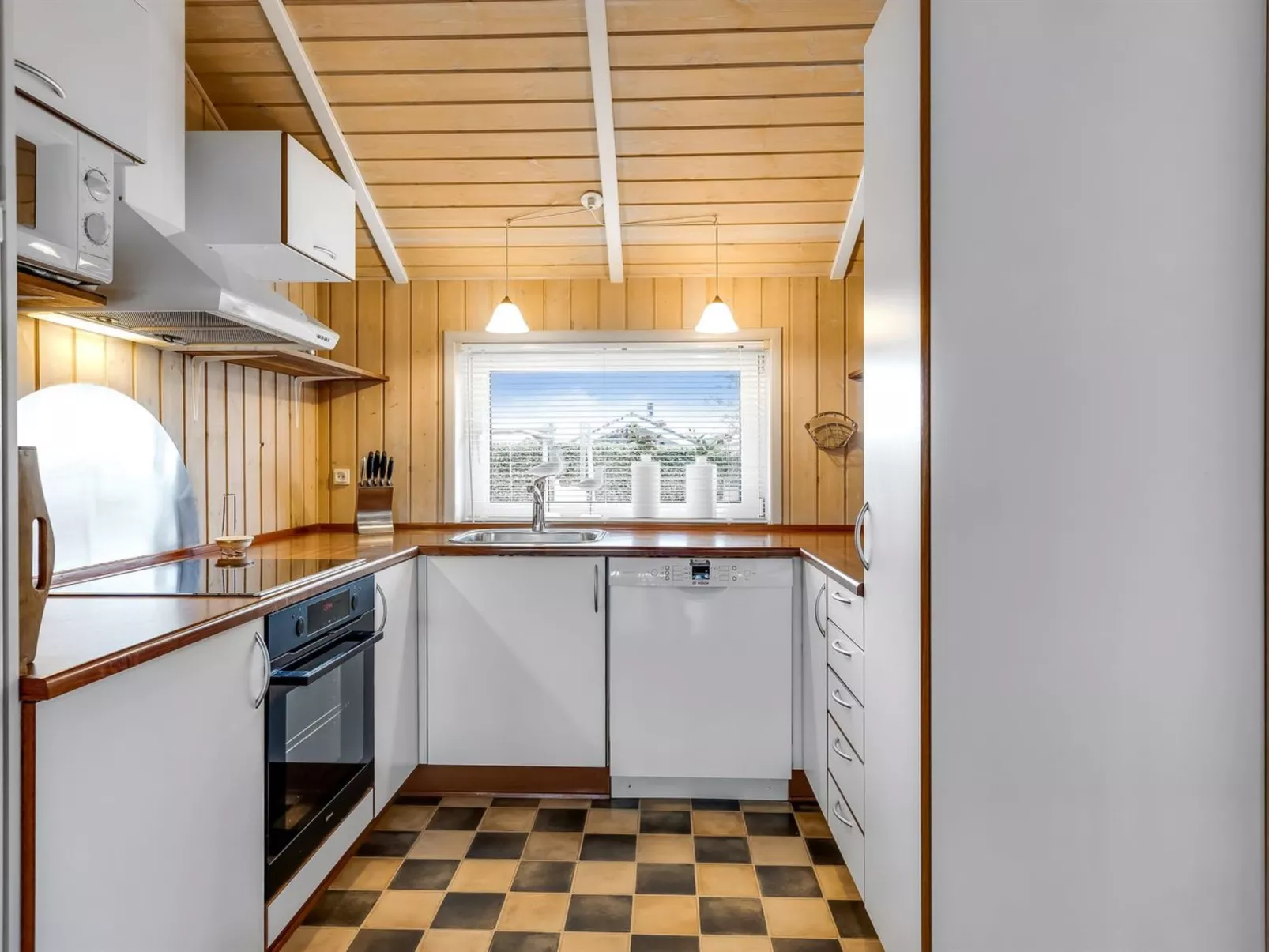 "Trifun" - 300m from the sea-Binnen